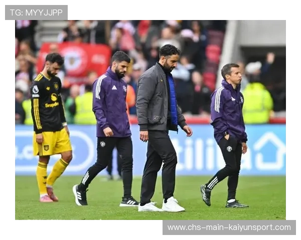 曼联B费快速传切与节奏转移双项重点训练 曼联B费快速传切与节奏转移双项重点训练