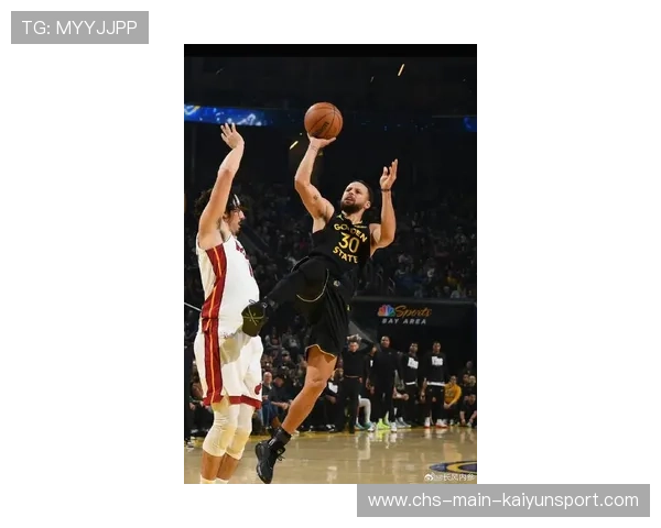 勇士库里在训练赛中尝试超远投篮手感火热迎接截止日 勇士库里在训练赛中尝试超远投篮手感火热迎接截止日